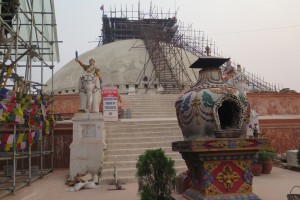 Stupa mit Gerüst